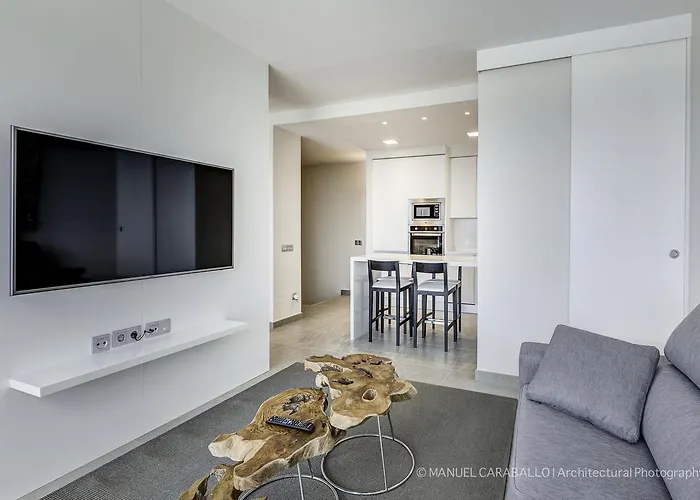 아파트 Penthouse Over The Sea